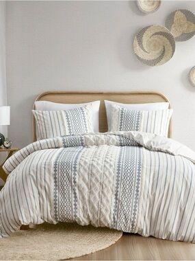 Ink + Ivy Ivory/Navy Cotton Geometric Print Chenille Boho Comforter Queen